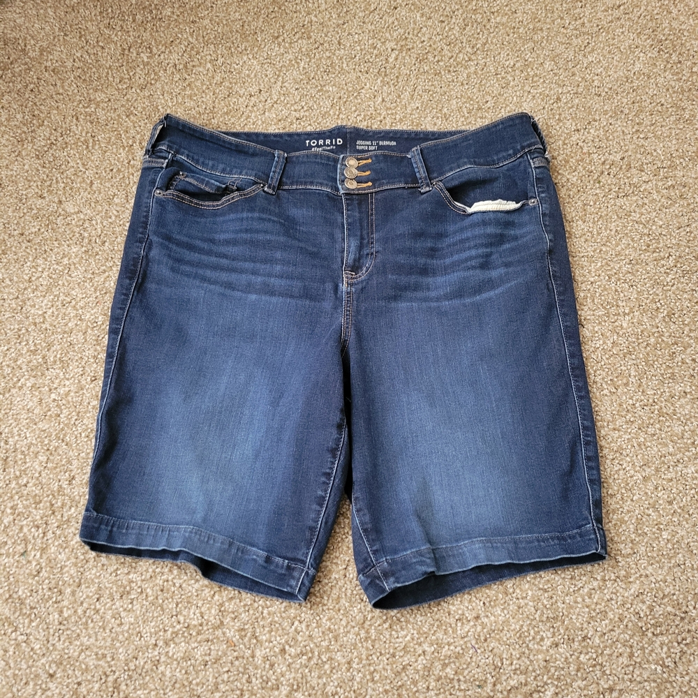 Torrid Denim Bermuda Super Soft High Rise Short Jegging - Picture 2 of 12
